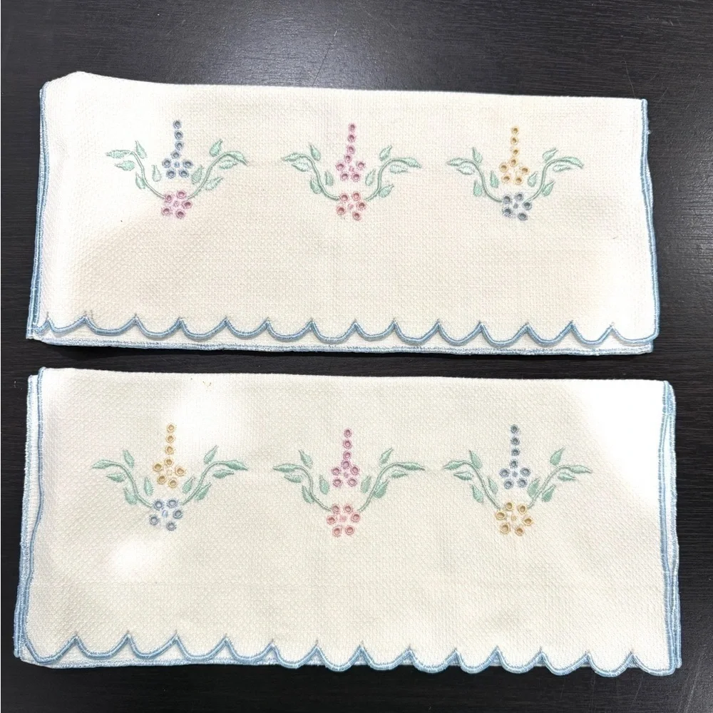 White Floral Kitchen Napkins/Towels Set of 2